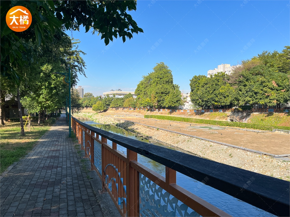 興大康橋水岸步道與河岸綠帶