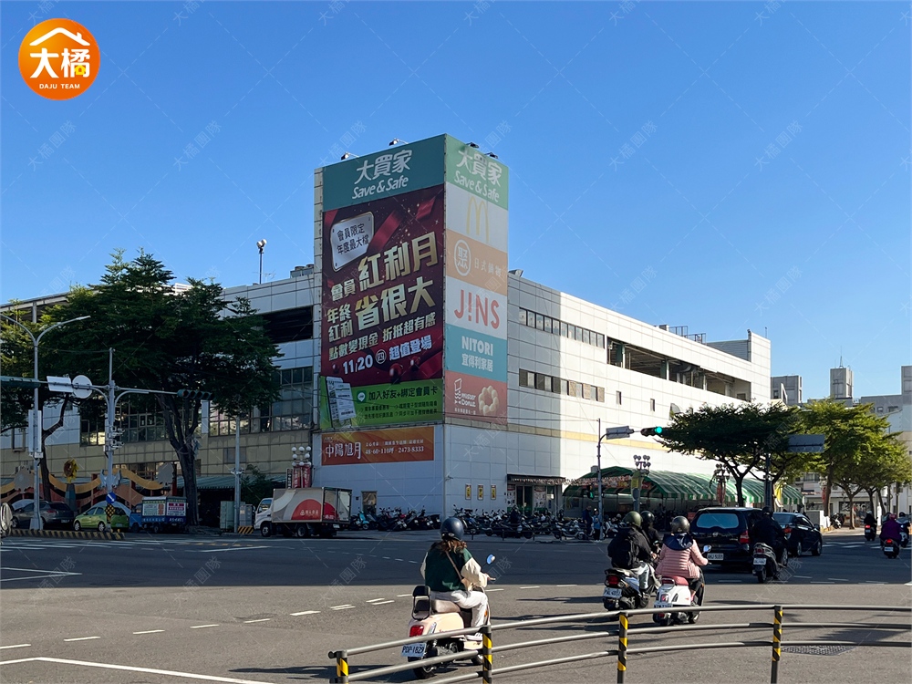 大買家國光店與國光路周邊交通街景