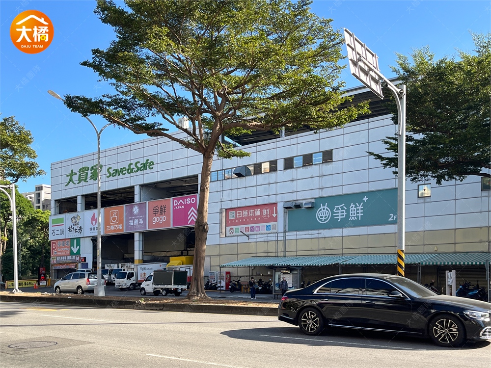 大買家國光店主要入口與周邊採買機能